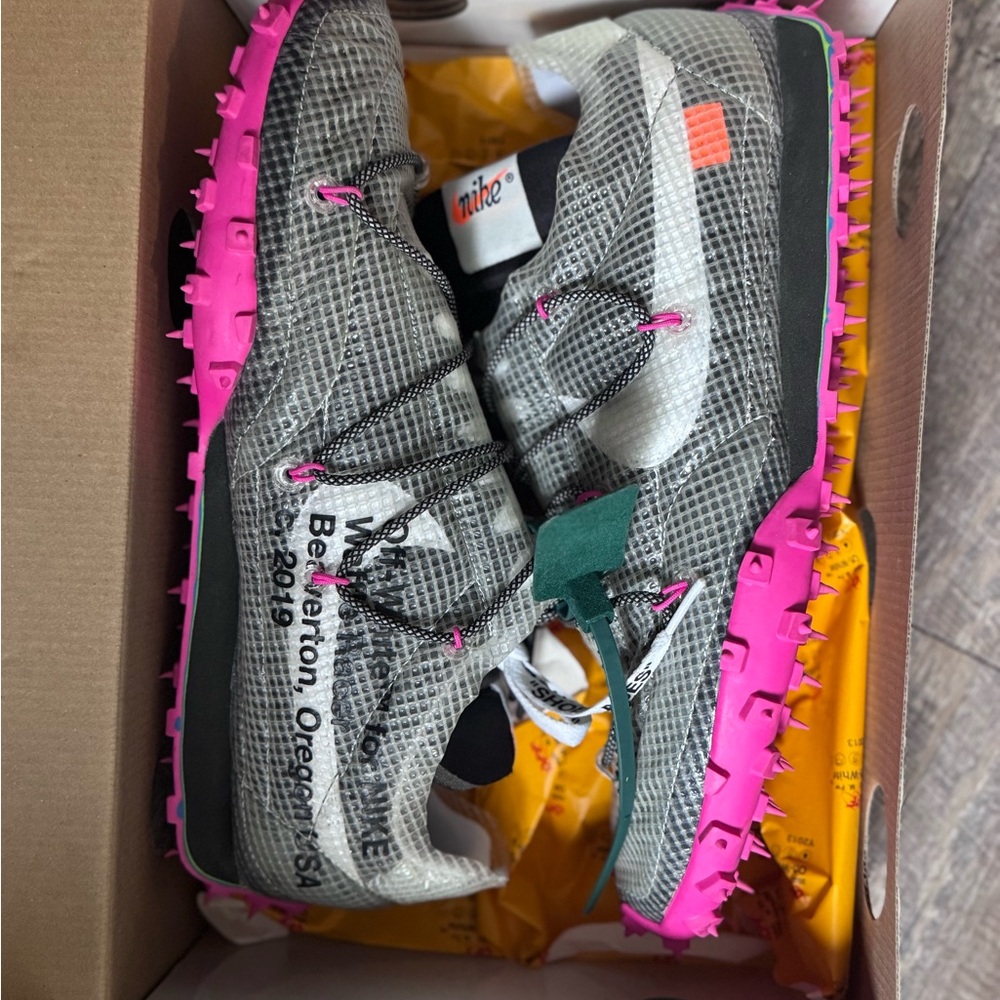 Nike off-white waffle racer Sneakers - Gray and Black with Pink Soles